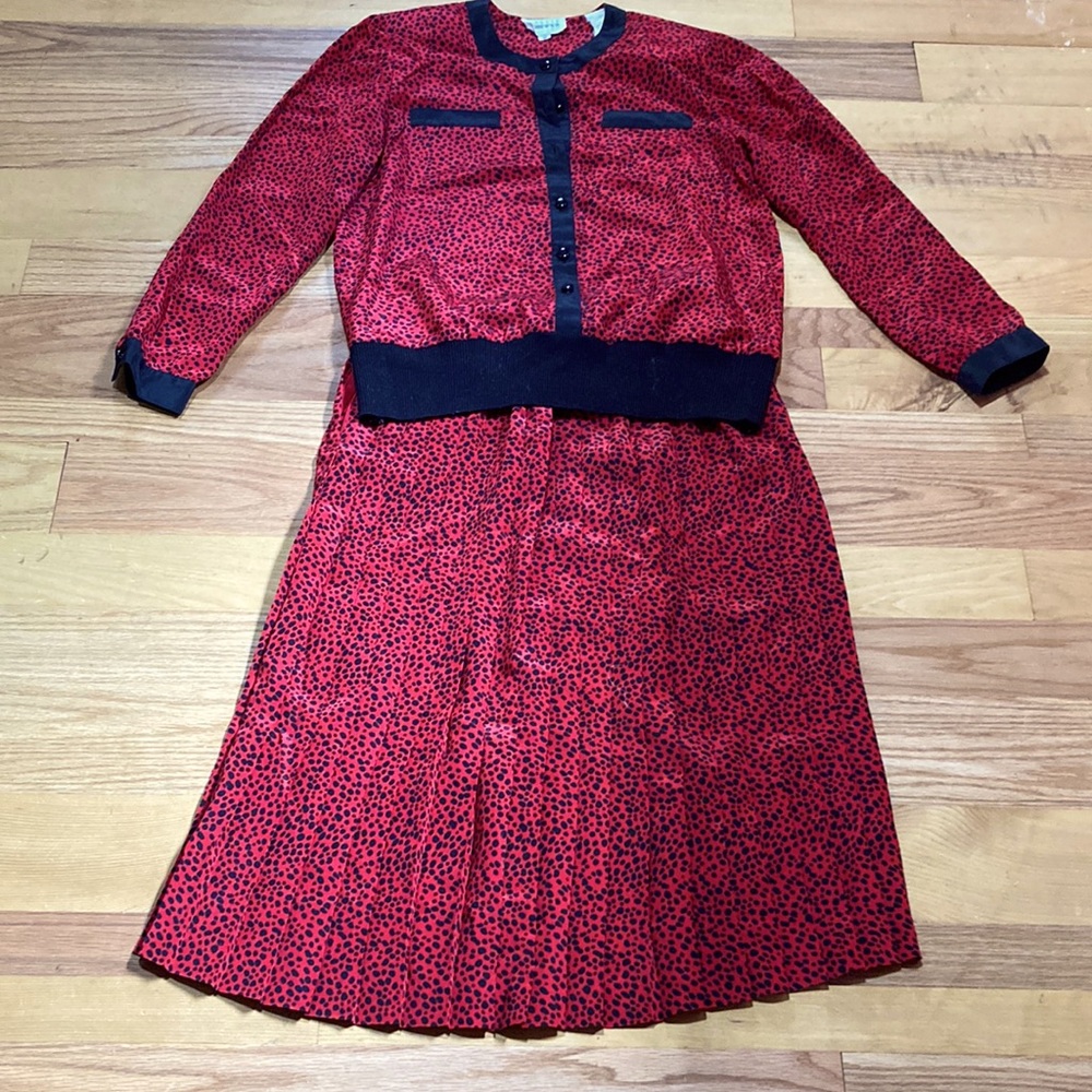 Leslie Fay Red with Black Dots Skirt Set.  Size 10 Petite, Unable